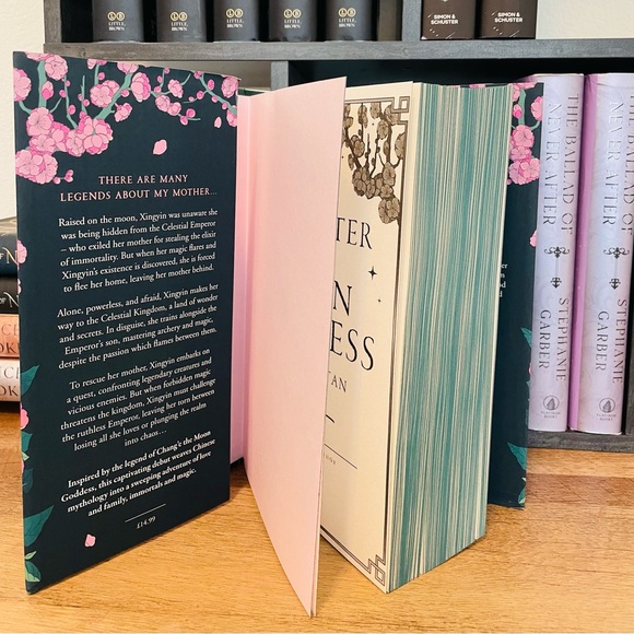 Waterstones Exclusive Signed Edition Daughter of the Moon Goddess - Picture 6 of 10